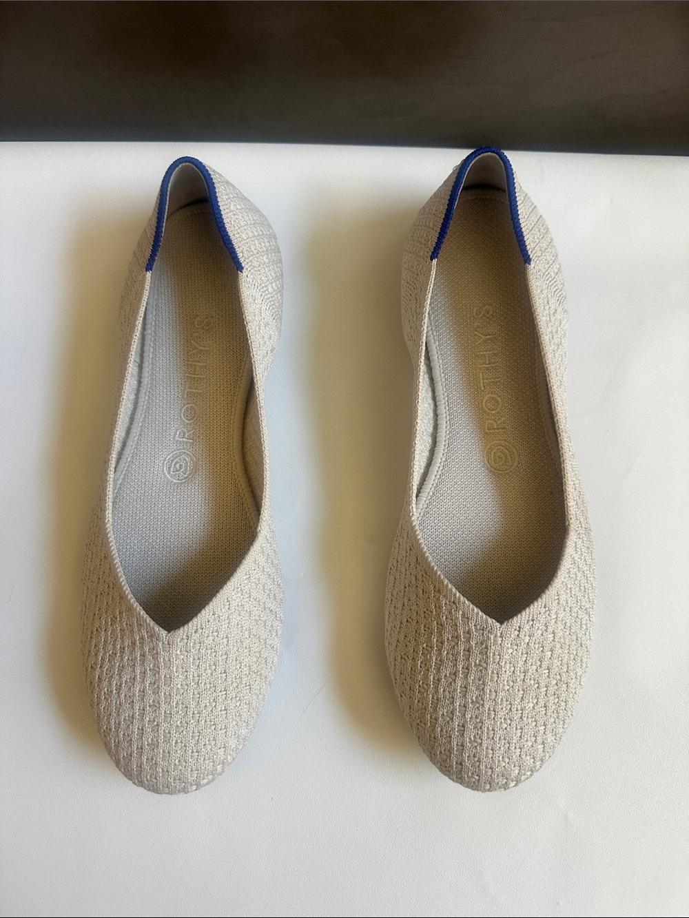 Rothy's Beige Knit V-Neck Ballet Flats with Navy Trim